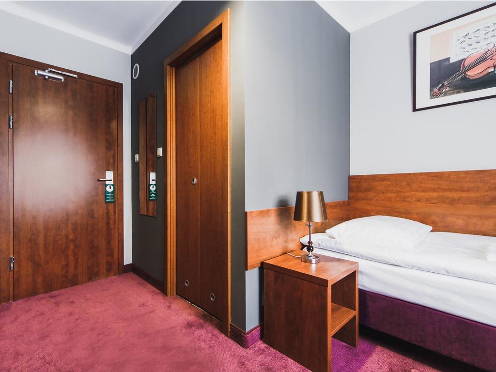 Hotel Chmielna Warsaw Room photo